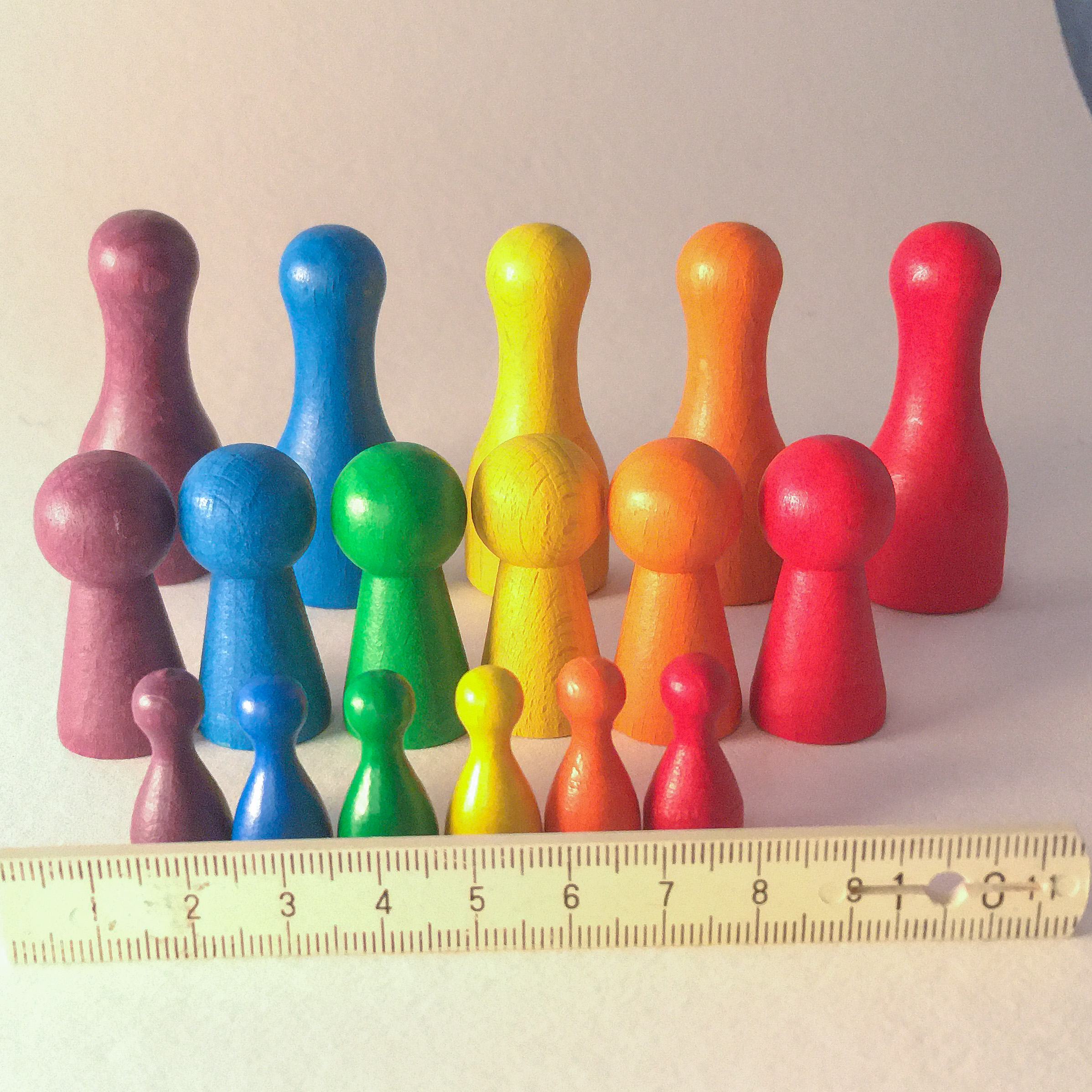 "Pöppel"  Spielfiguren in drei Größen und sechs Farben